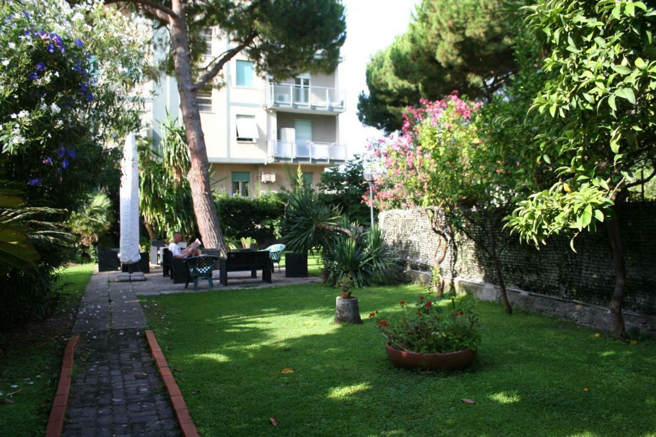 Hotel Rosalia Bordighera Exterior foto